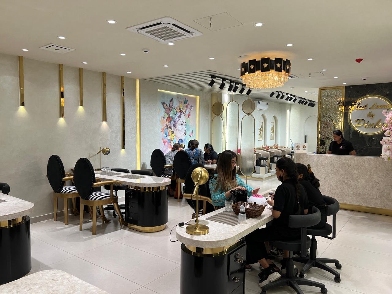 Gulberg III Flagship Lounge